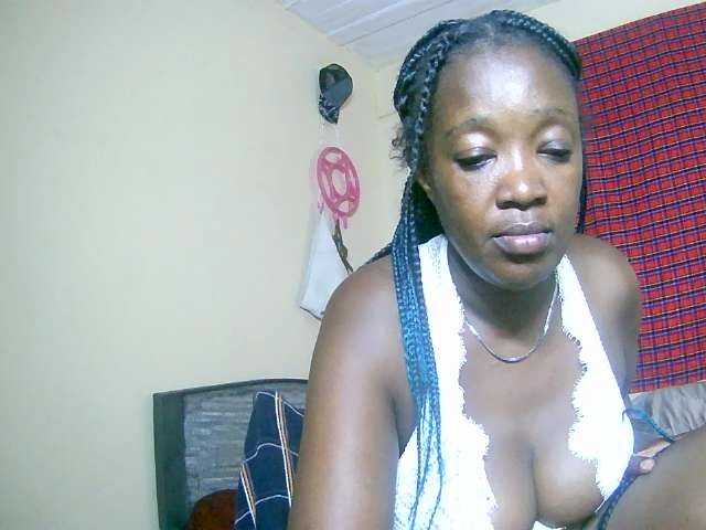 le modèle Lovely_jugs1 est en webcam porno dans un show sur le site bongacams, il possède les tags suivants: Ebony,Brunette,Trimmed