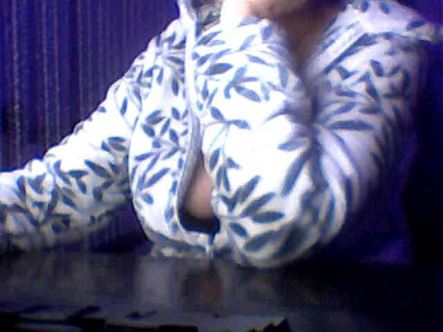 Angelina-- Live Cam on BongaCams