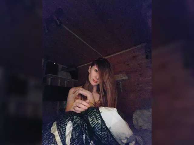 leezzzo's BongaCams show and profile