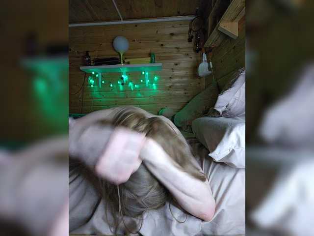 leezzzo's BongaCams show and profile