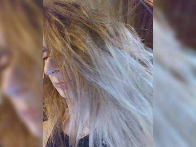 leezzzo's BongaCams show and profile