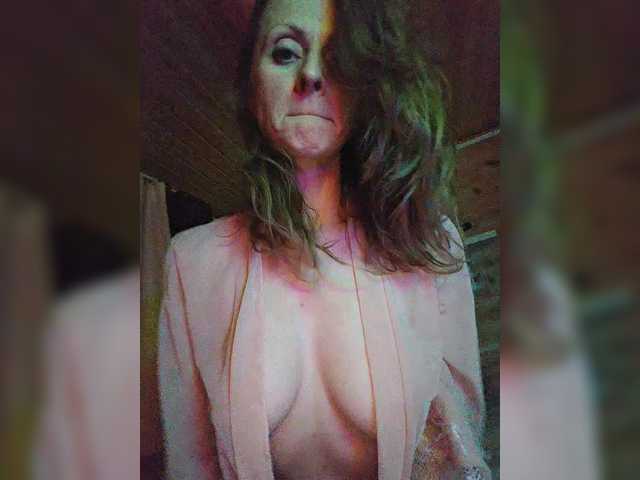 leezzzo's BongaCams show and profile