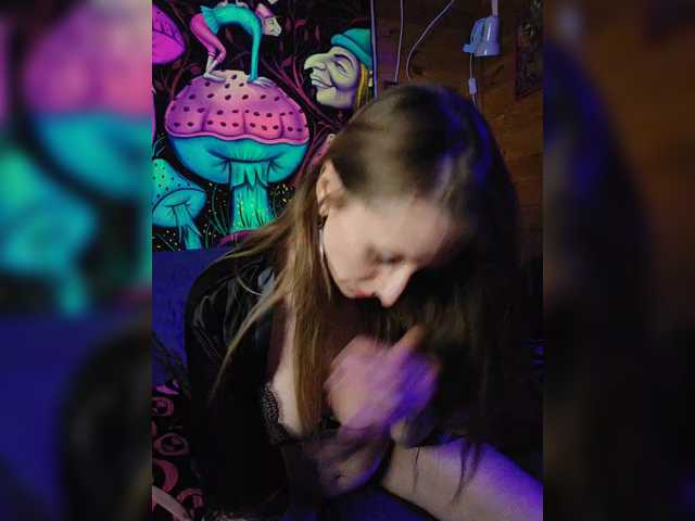 leezzzo's BongaCams show and profile