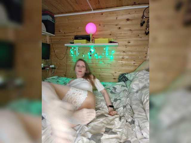 leezzzo's BongaCams show and profile