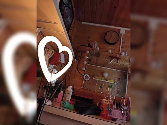 leezzzo's BongaCams show and profile