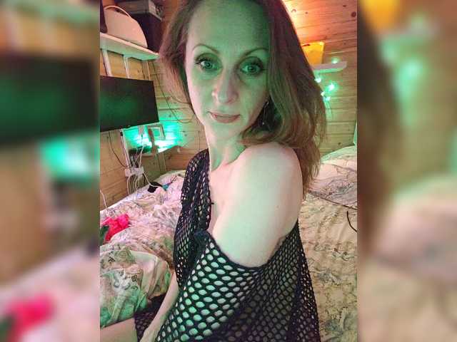 leezzzo's BongaCams show and profile