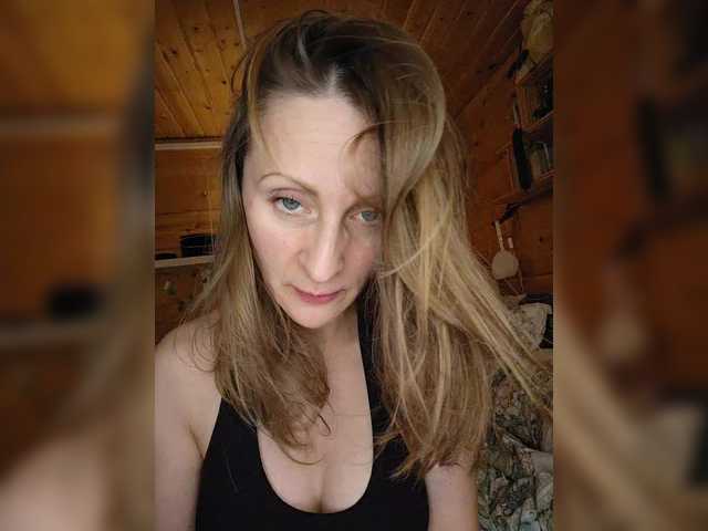 leezzzo's BongaCams show and profile