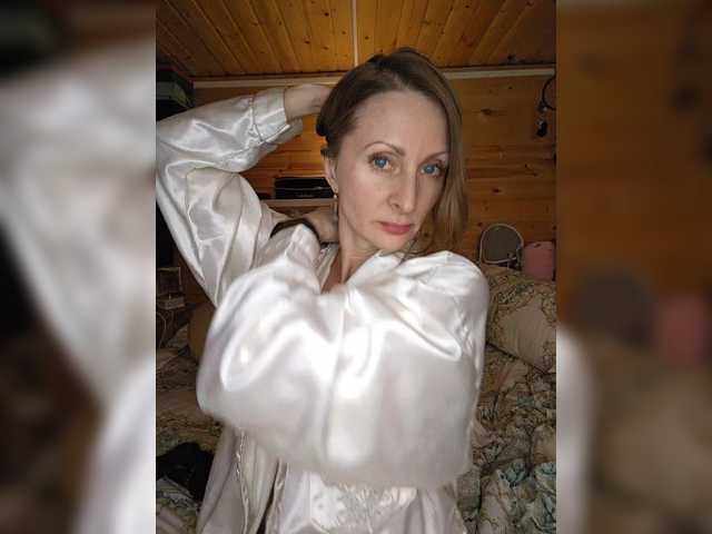 leezzzo's BongaCams show and profile