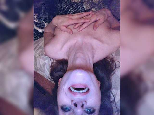 leezzzo's BongaCams show and profile