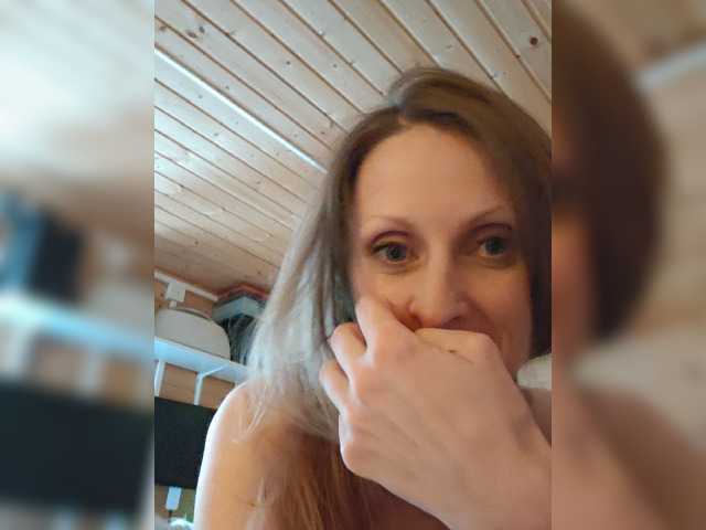 leezzzo's BongaCams show and profile