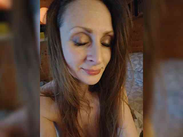 leezzzo Live Webcam on BongaCams