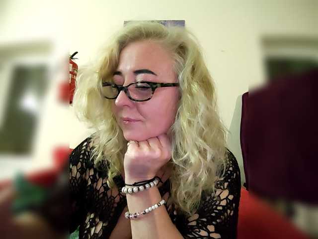 Lilit8880's BongaCams show and profile