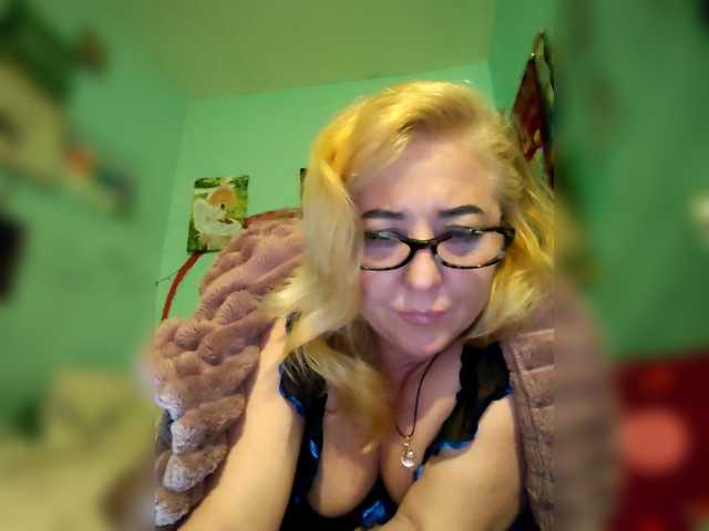 Lilit8880's BongaCams show and profile