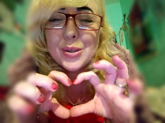 Lilit8880's BongaCams show and profile