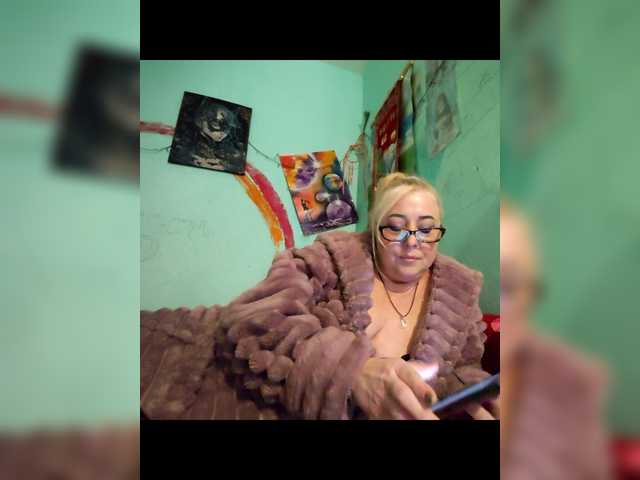 Lilit8880's BongaCams show and profile