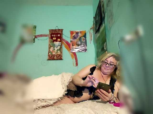 Lilit8880's BongaCams show and profile