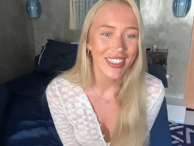 livslifee's BongaCams show and profile