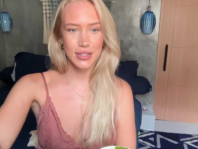 livslifee's BongaCams show and profile