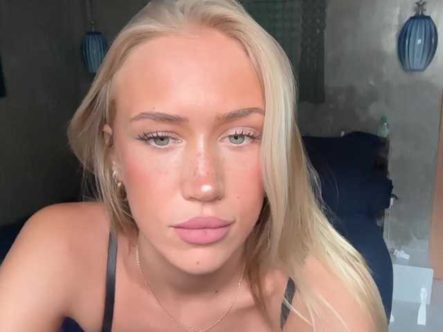 livslifee's BongaCams show and profile