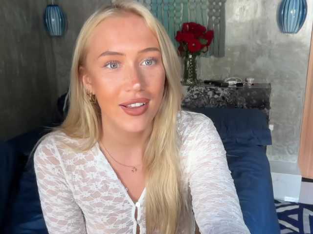 livslifee's BongaCams show and profile