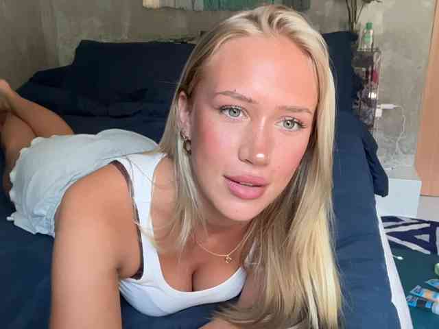 livslifee Live Webcam on BongaCams