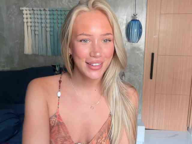 livslifee Live Webcam on BongaCams