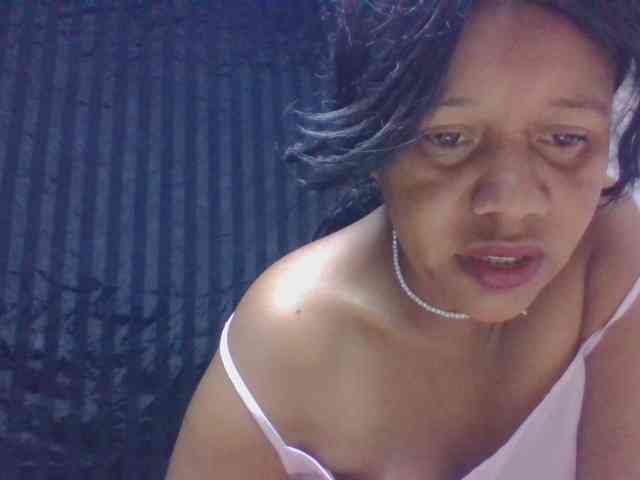 razanabelle Live Webcam on BongaCams