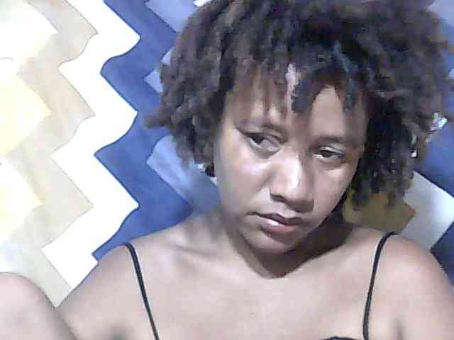 razanabelle Live Webcam on BongaCams