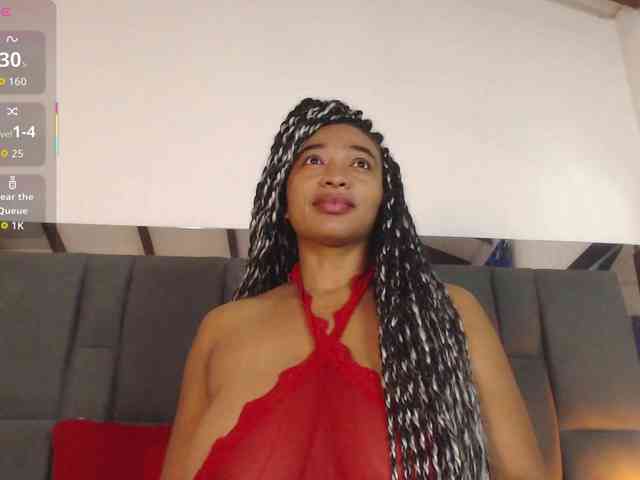 SelenaBigboobs webcam