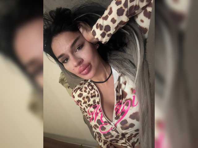 модель NotBellucci