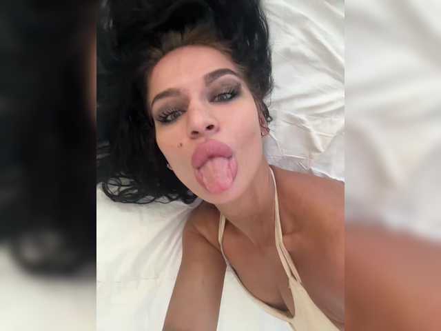 NotBellucci's BongaCams show and profile