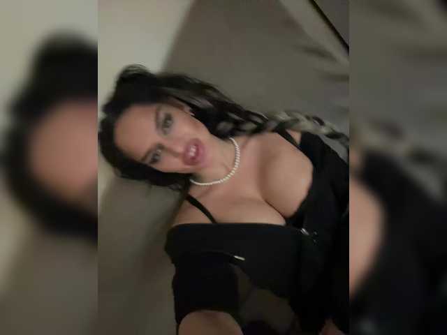 NotBellucci's BongaCams show and profile