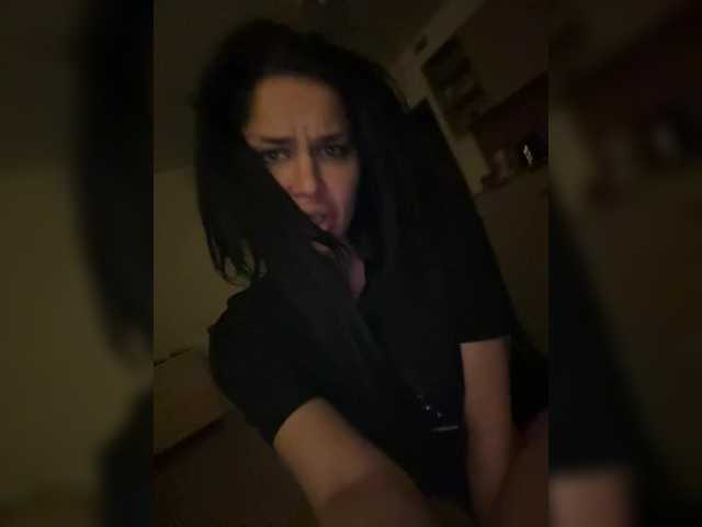 NotBellucci's BongaCams show and profile