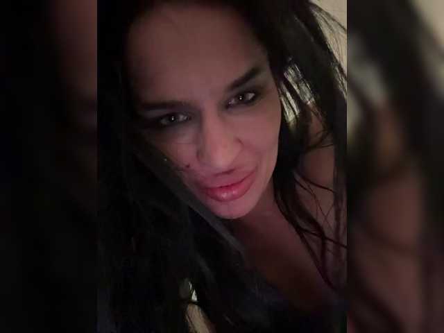  NotBellucci chat room