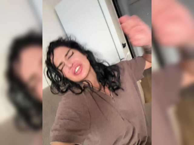 NotBellucci's BongaCams show and profile