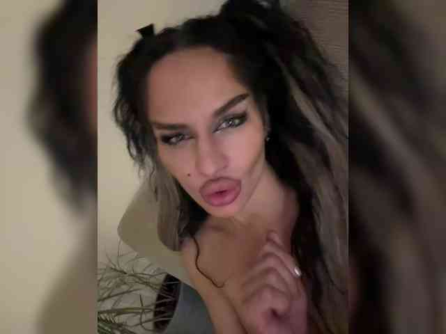 NotBellucci NotBellucci