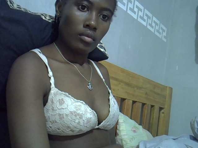 Sassy041 Live Cam on BongaCams