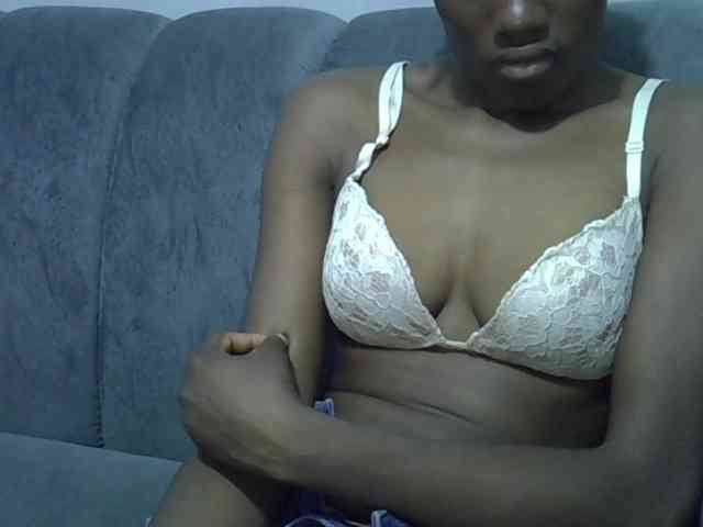 Sassy041 Live Webcam on BongaCams