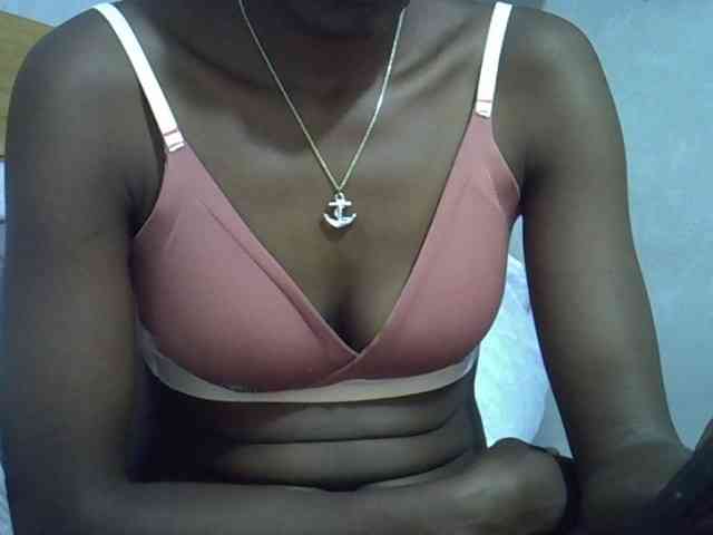 Sassy041 Live Webcam on BongaCams