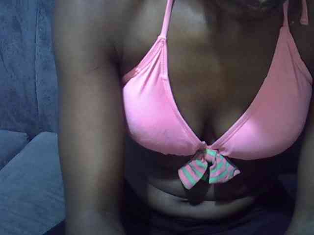 Sassy041 Live Webcam on BongaCams