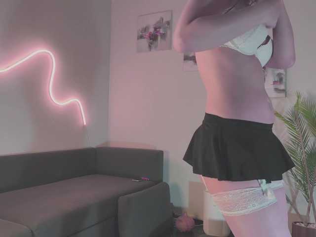 Monicami's BongaCams show and profile