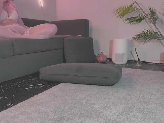 Monicami's BongaCams show and profile