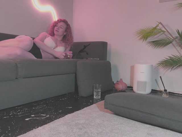 Monicami's BongaCams show and profile