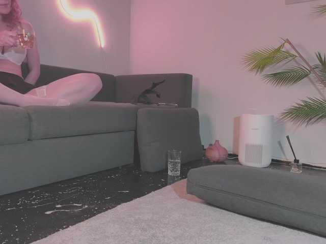 Monicami live cam profile