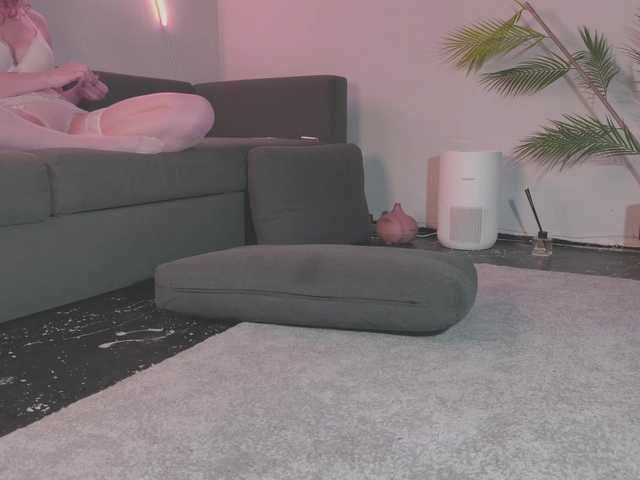 Monicami's BongaCams show and profile