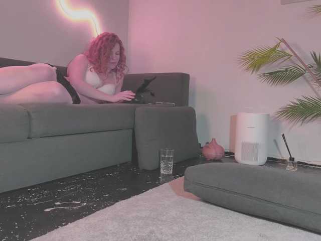 Monicami's BongaCams show and profile