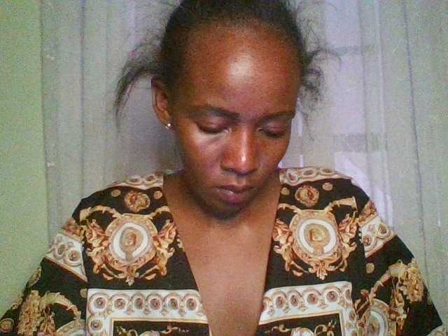 veekay-luna – webcam model profile photo