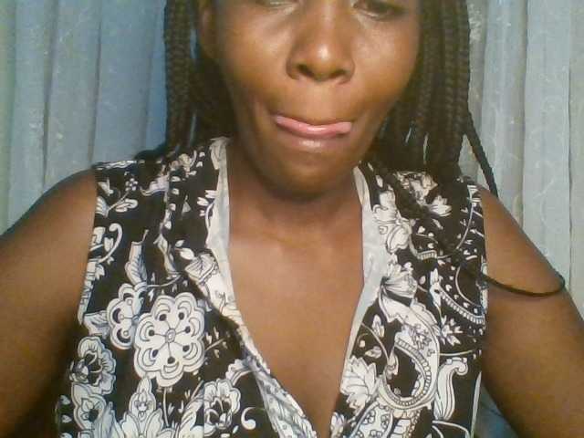 veekay-luna webcam bongacams model stream image