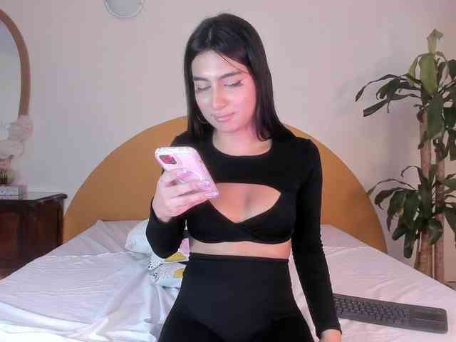 AlinaSimmons Live Webcam on BongaCams