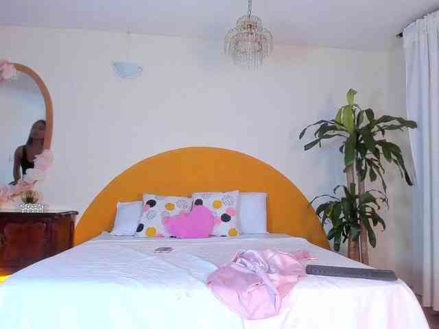 AlinaSimmons Live Webcam on BongaCams